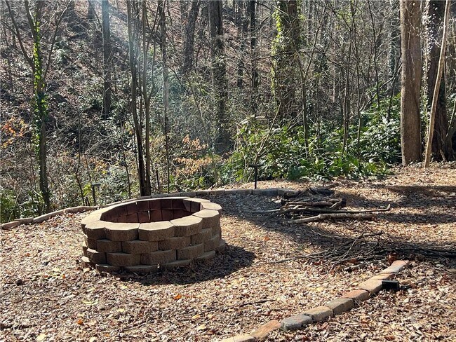 Building Photo - 5485 Mercedes Dr