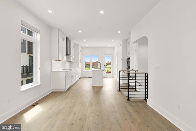 Building Photo - 39 Lower Service Ct NW