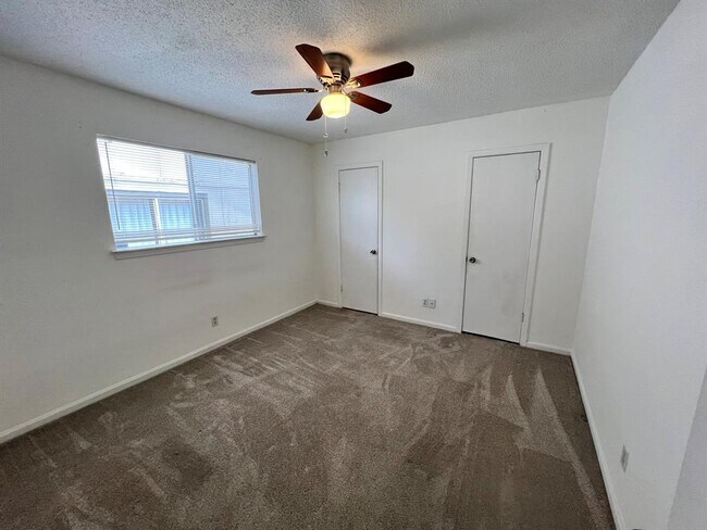 Building Photo - 3303 Galesburg Dr