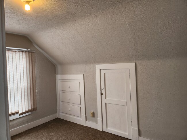 Building Photo - 610 W Water St