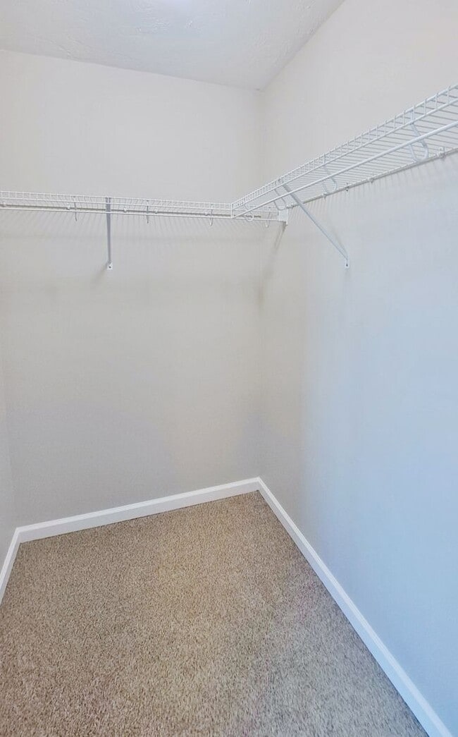 Building Photo - 3 Bed / 3-1/2 Bath Single Family Townhome