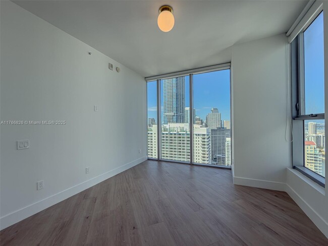 Building Photo - 1300 Brickell Bay Dr