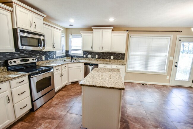 Building Photo - Pet Friendly Four Bedroom!