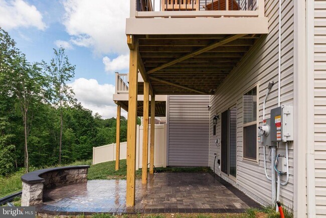 Building Photo - 1221 Creek Bank Dr