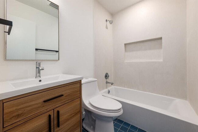 Building Photo - 902 Jessie St