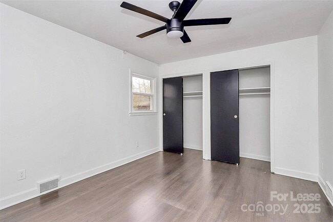 Building Photo - 5442 Kinsale Ln