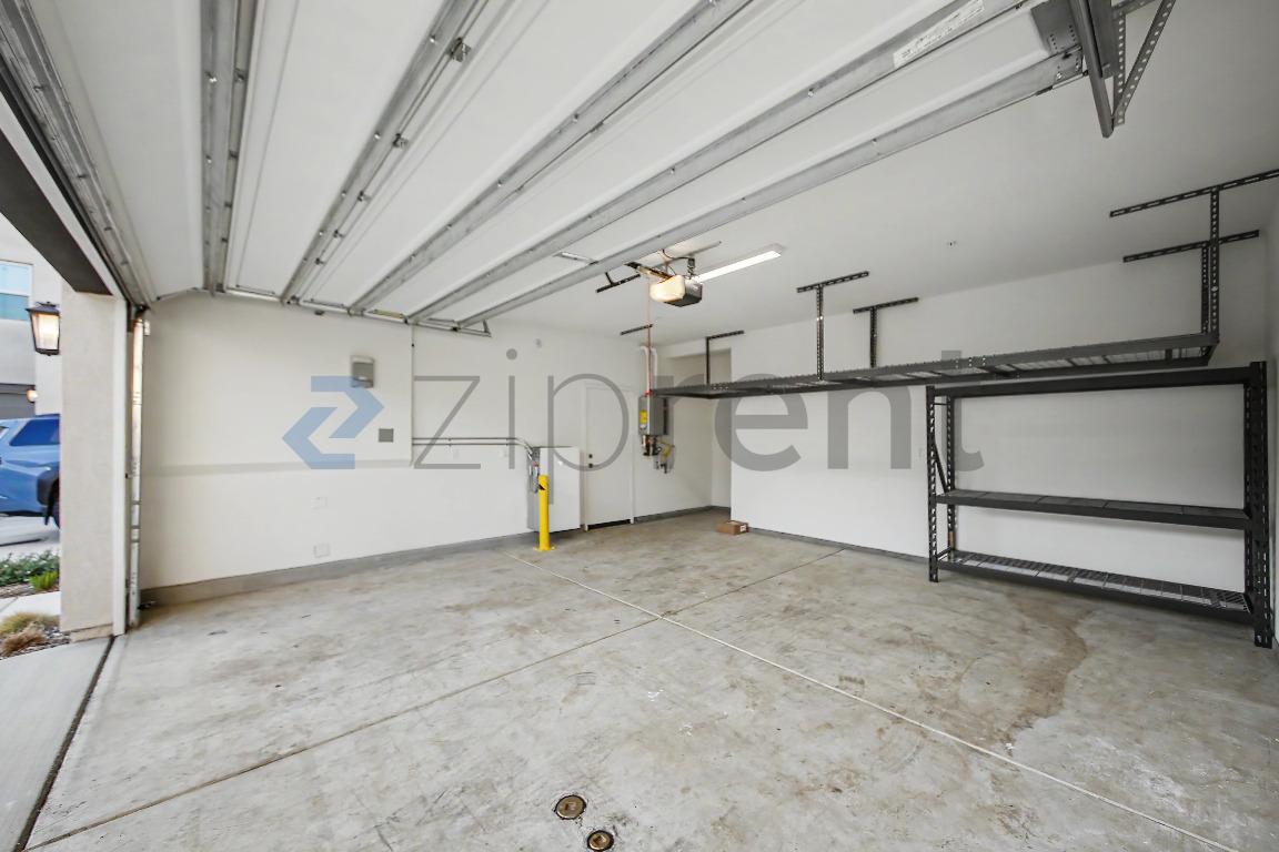Building Photo - Unit