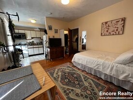 Building Photo - 92 Gordon St