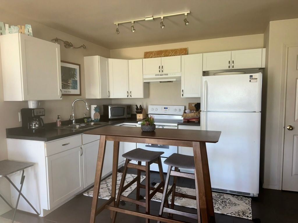 Building Photo - 250 Liholiho St