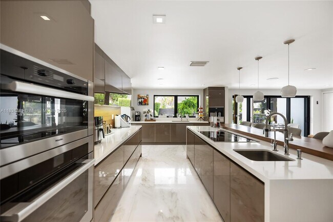 Building Photo - 9465 NW 52nd Doral Ln