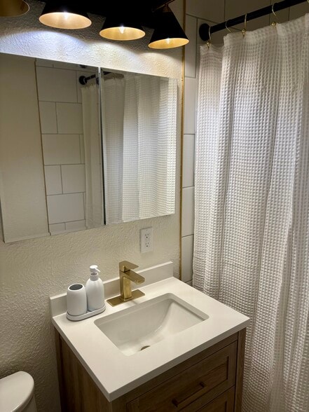 Building Photo - 337 D St