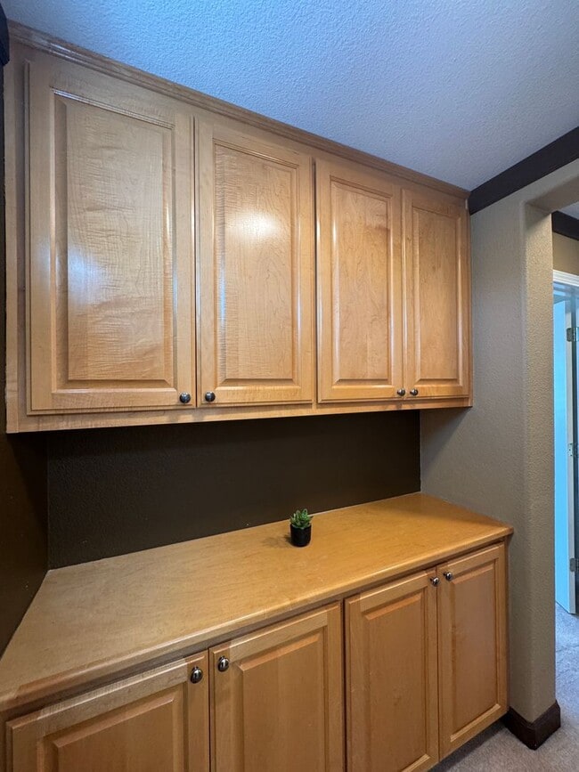 Building Photo - 1762 River Oaks Cir