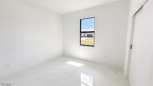 Building Photo - 723 Bering Ave S