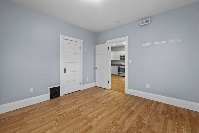 Building Photo - 25 Howes St