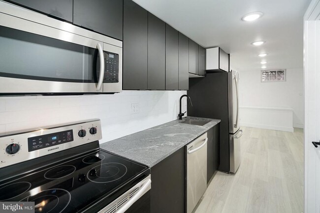 Building Photo - 2132 Pine St