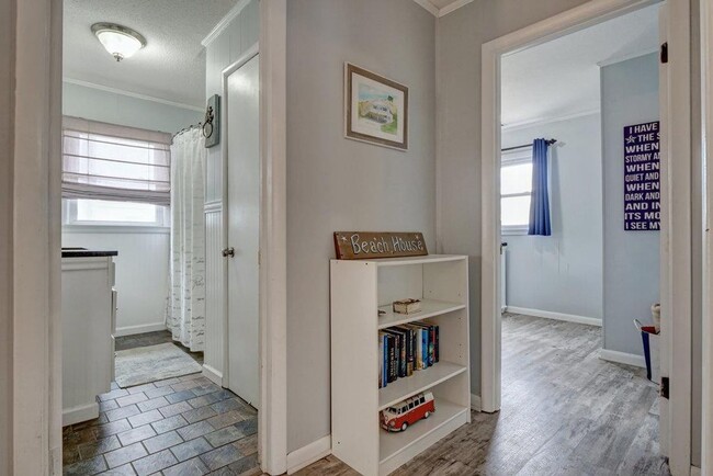 Building Photo - FURNISHED OFF-SEASON MONTHLY RENTAL-STARTI...