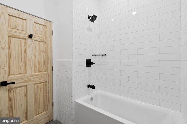 Building Photo - 458 W Earlham Ter