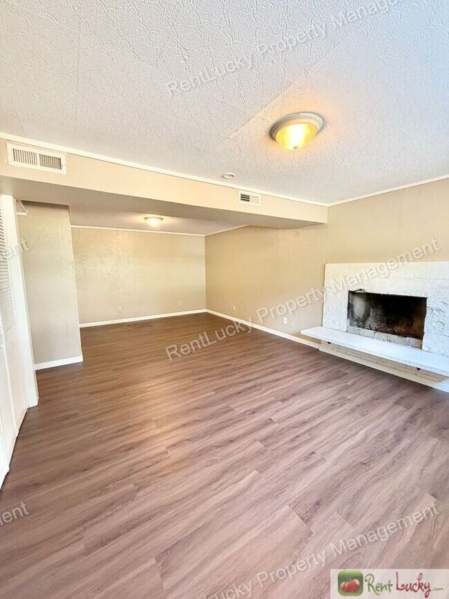 Building Photo - 2525 S 302nd Pl