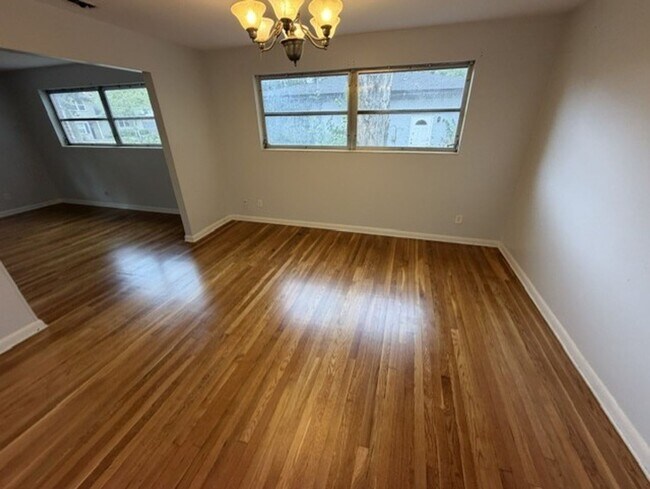 Building Photo - 1105 Timber Ln