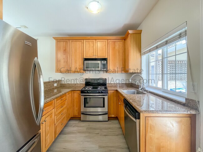 Building Photo - 909 Adams St