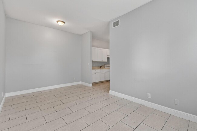 Building Photo - 1401 Division Ave