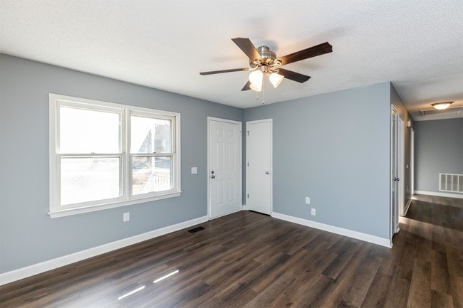 Building Photo - 700 Western Ave