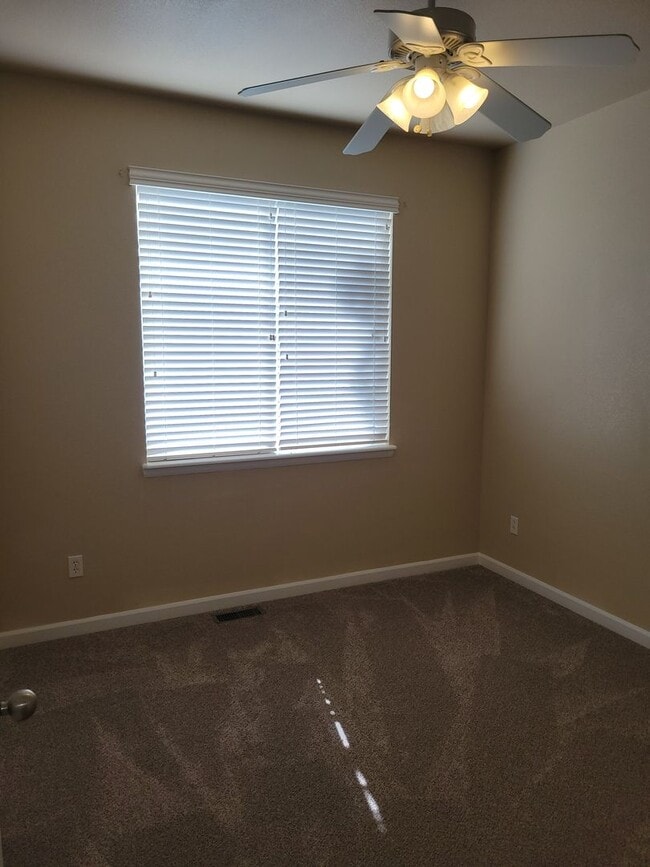 Building Photo - 7747 Mountain Laurel Dr