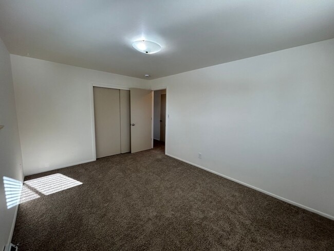 Building Photo - Lovely Updated Loveland Home with Fireplace and Fenced Yard