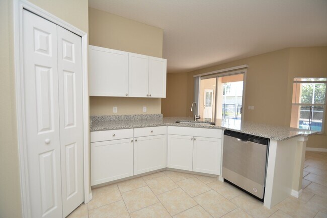 Building Photo - Pool Home with 4 bed, 2 bath located in Se...