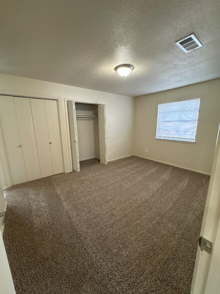 Building Photo - 618 Comal Ave