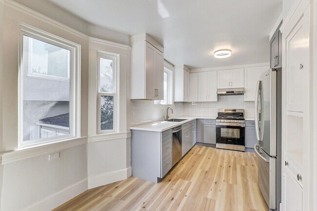 Building Photo - Introducing the Perfect Blend of Elegance and Comfort in San Francisco's Westwood Highlands!
