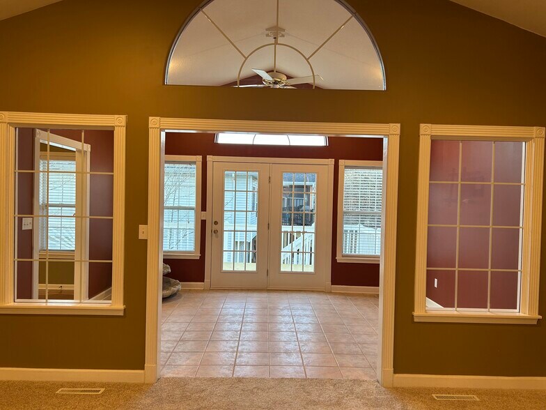 Building Photo - 700 Sudbury Dr