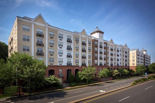 Primary Photo - 1100 Avalon St