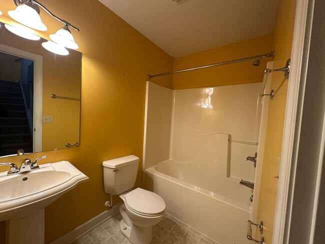 Building Photo - 1925 Buttonwood Ct