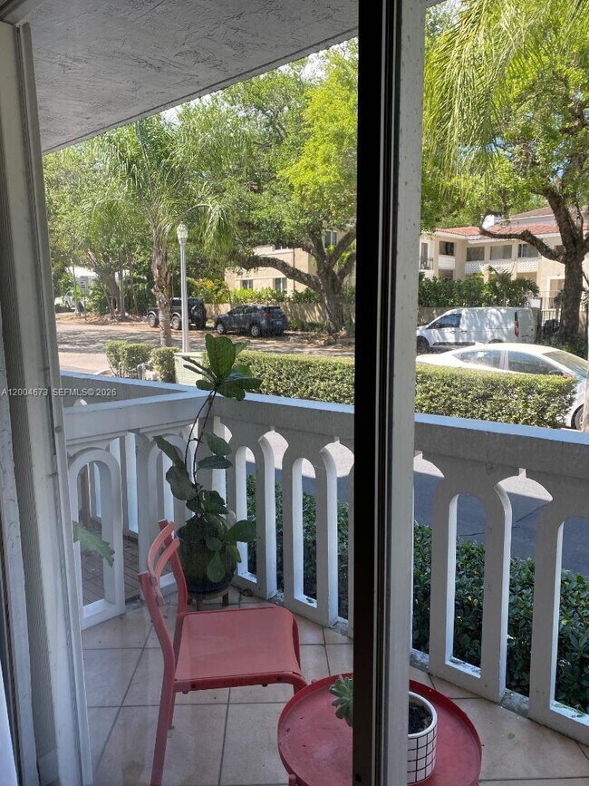 Building Photo - 100 Edgewater Dr