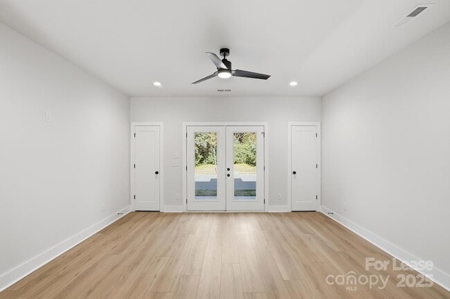 Building Photo - 1310 Carolyn Dr