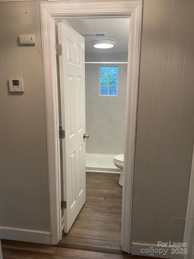 Building Photo - 3931 Bearwood Ave