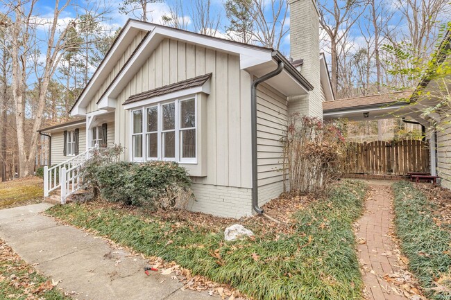 Building Photo - Newly Renovated 3-Bed, 2-Bath Home on a Sp...