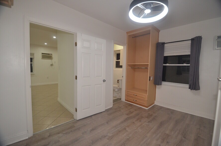 Building Photo - 19201 Strathern St