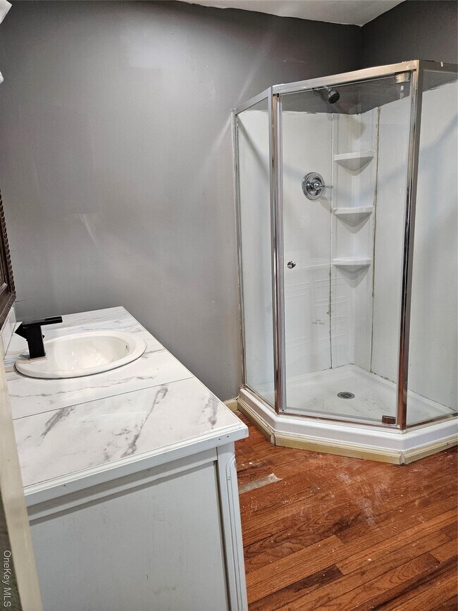 Building Photo - 42 Barcelow St