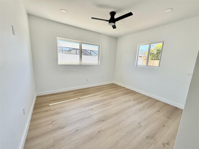 Building Photo - 3930 E Eden Roc Cir