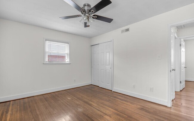 Building Photo - For Rent. 4 Bedrooms