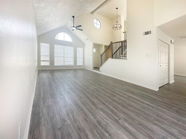 Building Photo - 9843 Stableway Dr