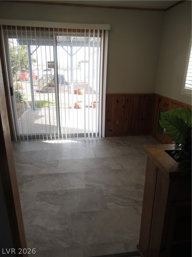 Building Photo - 107 E Pacific Ave