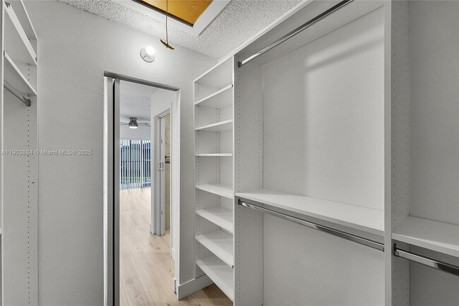 Building Photo - 10035 Winding Lake Rd