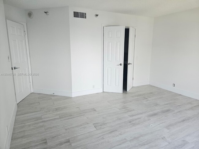 Building Photo - 3530 Mystic Pointe Dr