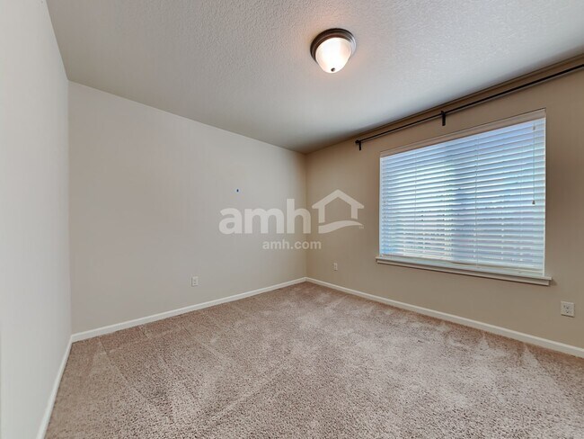 Building Photo - 3208 NE 75th St