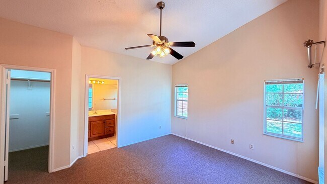 Building Photo - Bright 3/2 Home Near UCF with Vaulted Ceilings & Spacious Backyard!