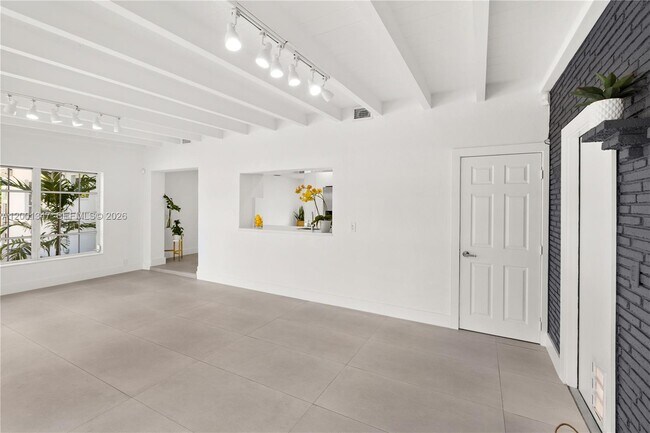 Building Photo - 6605 SW 61st St