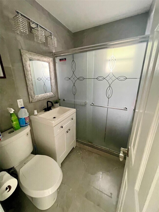 Building Photo - 2459 Dewey St